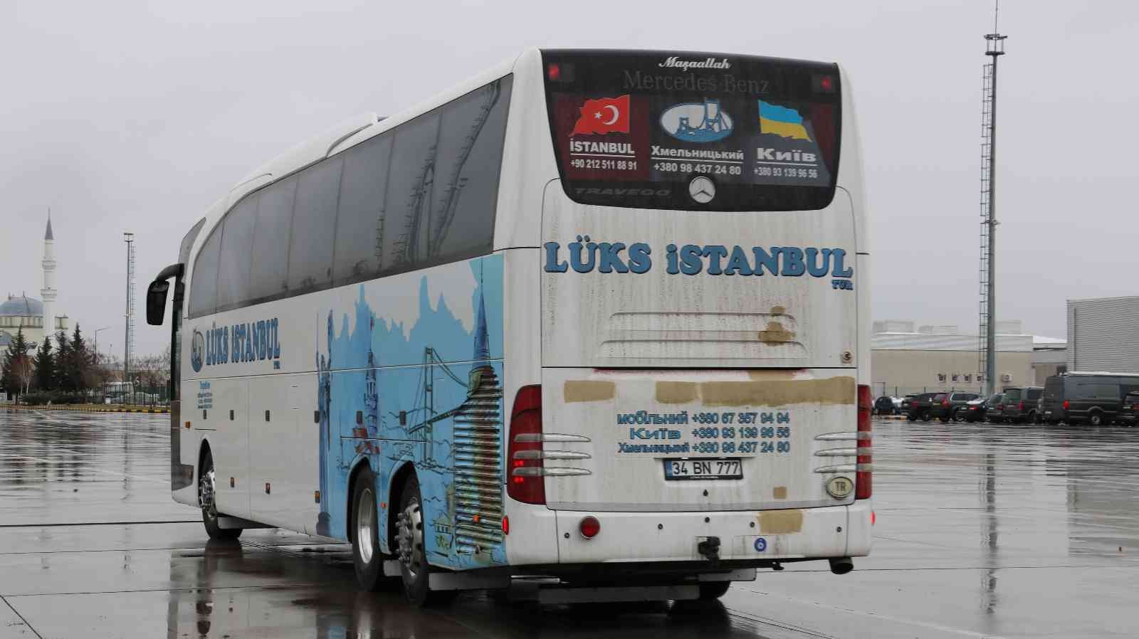 Rusya’nın Ukrayna’ya saldırısı üzerine tahliye edilen 220 Türk vatandaşı daha otobüslerle Türkiye’ye geldi. 11 yaşındaki kızını Ukrayna’da ...