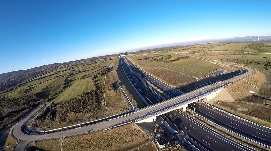 2 saatlik paramotor uçuşuyla Tekirdağ- Çanakkale Otoyolu’nun son halini görüntüledi 1915 Çanakkale Köprüsünü de içine alan İstanbul’u Kuzey Ege’ye bağlayacak olan prestij projesinin Tekirdağ-Çanakkale otoyolu kesimi paramotor ...