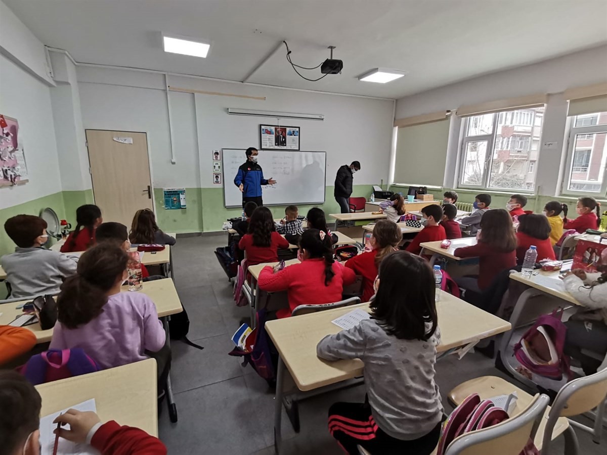 4.1 ile sallanan Şarköy’de deprem tatbikatı Geçtiğimiz gün 4.1 şiddetiyle sallan Tekirdağ’ın Şarköy ilçesindeki okullarda deprem tatbikatı yapılarak afete eğitimi gerçekleştirildi. 2022 ...