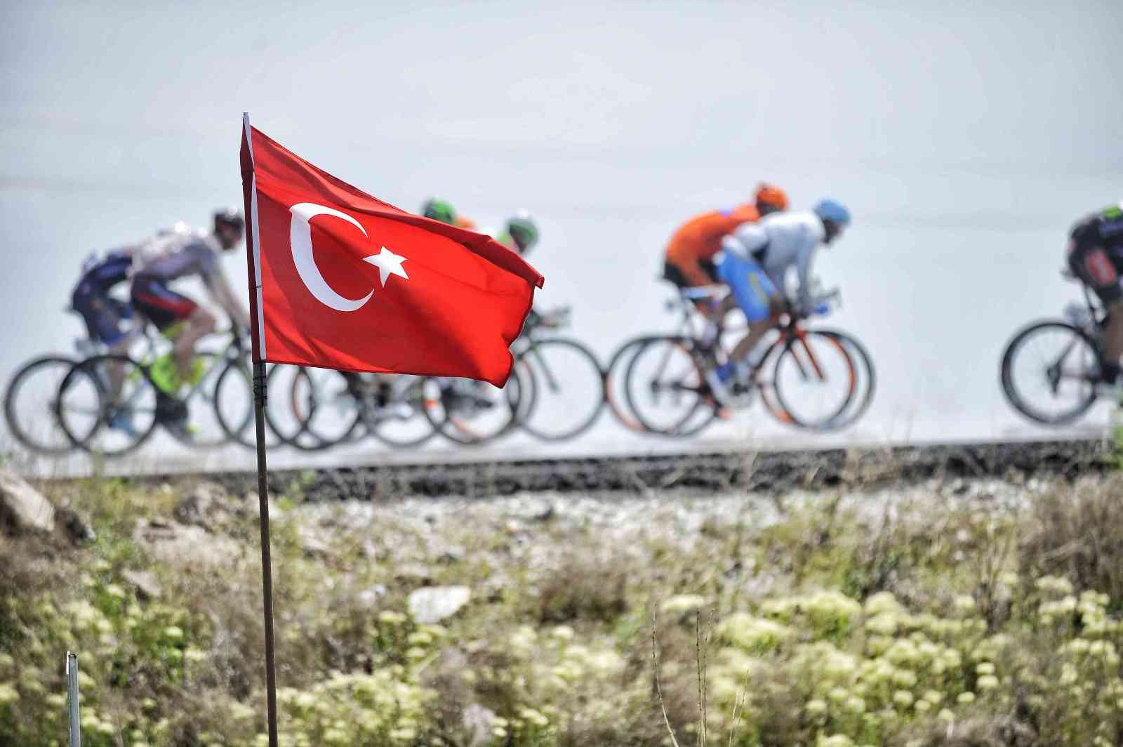 57. Cumhurbaşkanlığı Türkiye Bisiklet Turu parkuru açıklandı T.C. Cumhurbaşkanlığı himayelerinde, Türkiye Bisiklet Federasyonu tarafından gerçekleştirilen Cumhurbaşkanlığı Türkiye Bisiklet Turu’nun 57.’si ...