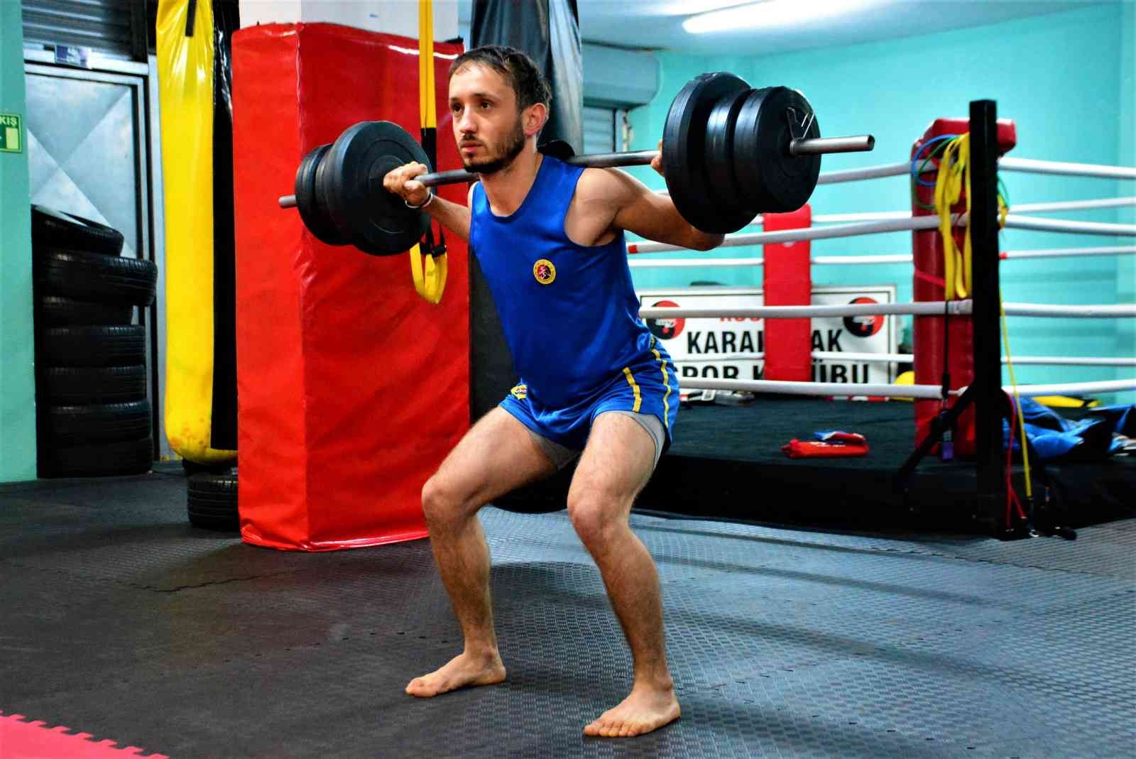 9. kez Türkiye şampiyonu oldu, gözü dünya şampiyonluğunda Wushu kung fu milli sporcusu Mehmet Demirci, geçtiğimiz günlerde düzenlenen Wushu Türkiye Şampiyonası’nda ipi göğüsleyerek 9. şampiyonluğunu elde ...