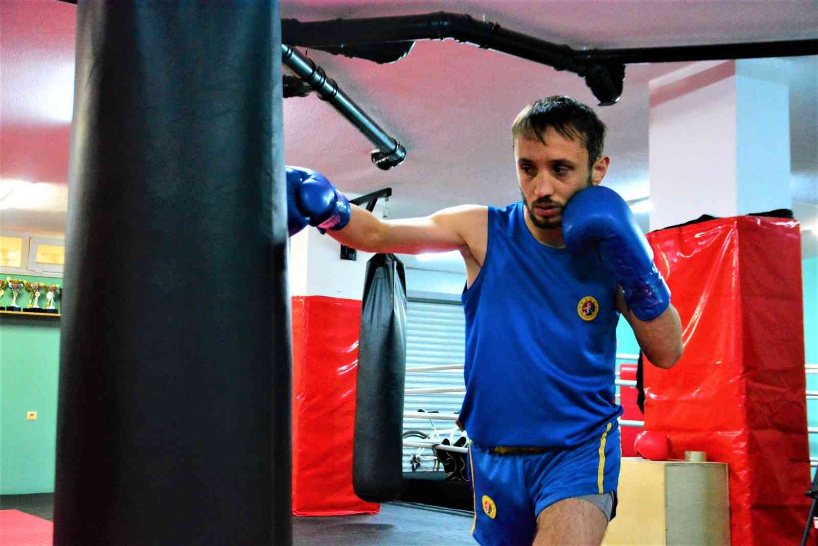 9. kez Türkiye şampiyonu oldu, gözü dünya şampiyonluğunda Wushu kung fu milli sporcusu Mehmet Demirci, geçtiğimiz günlerde düzenlenen Wushu Türkiye Şampiyonası’nda ipi göğüsleyerek 9. şampiyonluğunu elde ...