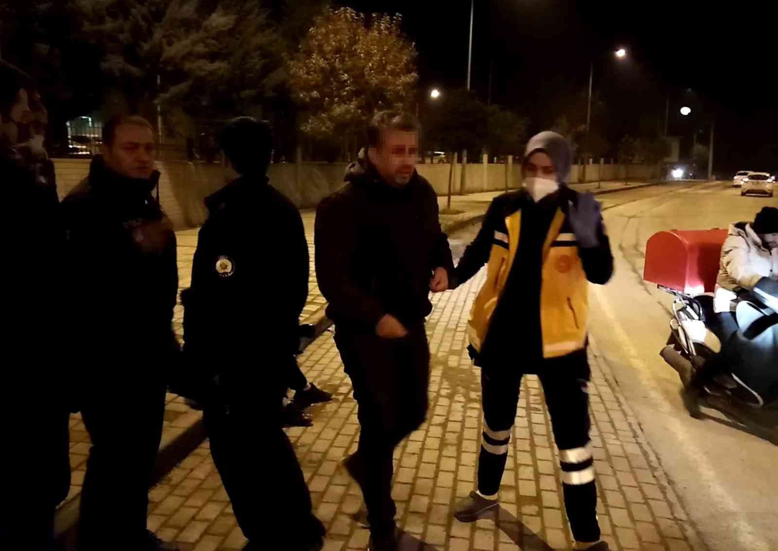 Acil Servis önünde iki araç kafa kafaya çarpıştı: 6 yaralı Bursa’nın İnegöl ilçesinde Devlet Hastanesi Acil Servis önünde 2 aracın kafa kafaya çarpıştığı kazada 6 kişi yaralandı. Kaza, Turgutalp ...