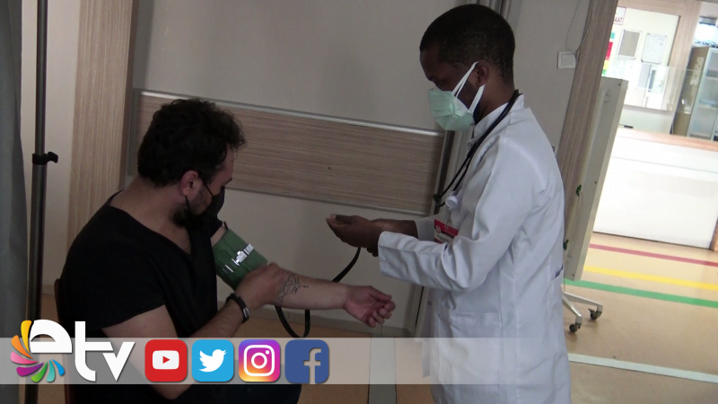 AFRİKA’DAN GELDİ EDİRNE’DE ACİL DOKTORU OLDU