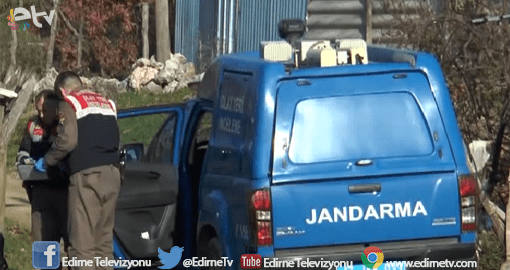 AĞABEYİNİ TÜFEKLE ÖLDÜRÜP KENDİSİNİ EVE KİLİTLEDİ