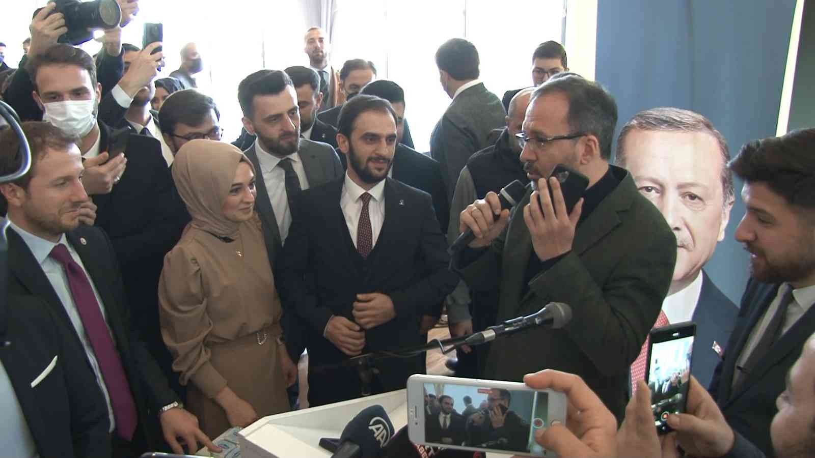 Ak Partili gençlerin toplantısına Tayyip Erdoğan sürprizi... Cumhurbaşkanı Recep Tayyip Erdoğan, partisinin Bursa Gençlik Teşkilatı’nın toplantısına canlı bağlantı ile yaptığı konuşmada, "2023’de burçlara ...