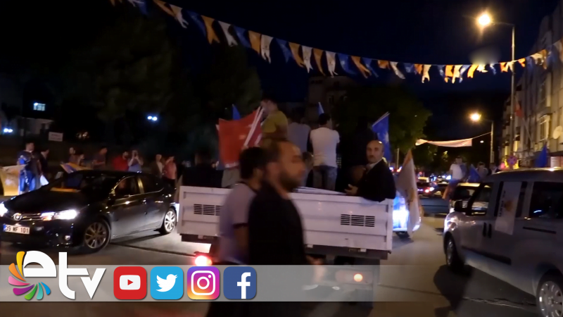 AKPARTİ’DE SEVİNÇ GÖSTERİLERİ