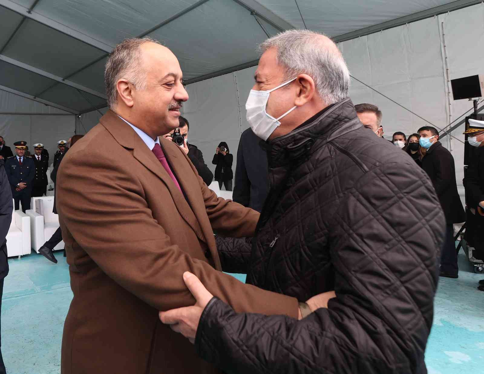 AL SHAMAL gemisi Katar Donanmasına teslim edildi Anadolu Tersanesi tarafından inşa edilen silahlı eğitim gemisi AL SHAMAL, Milli Savunma Bakanı Hulusi Akar ve Katar Savunma Bakanı Halid bin ...