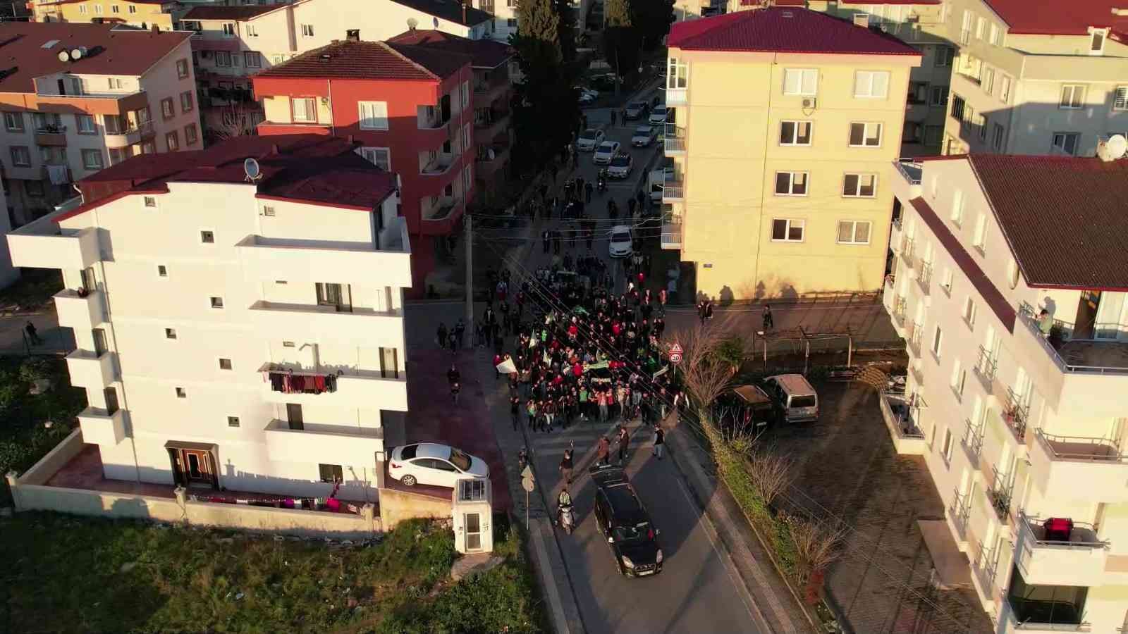 Amatör takımın şampiyonluk kutlaması Süper Lig’i aratmadı 1. Küme ekibi Beylikbağıspor, ligin bitimine 3 hafta kala şampiyonluğu garantileyerek adını Amatör Süper Lig’e yazdırdı. Taraftarların ...