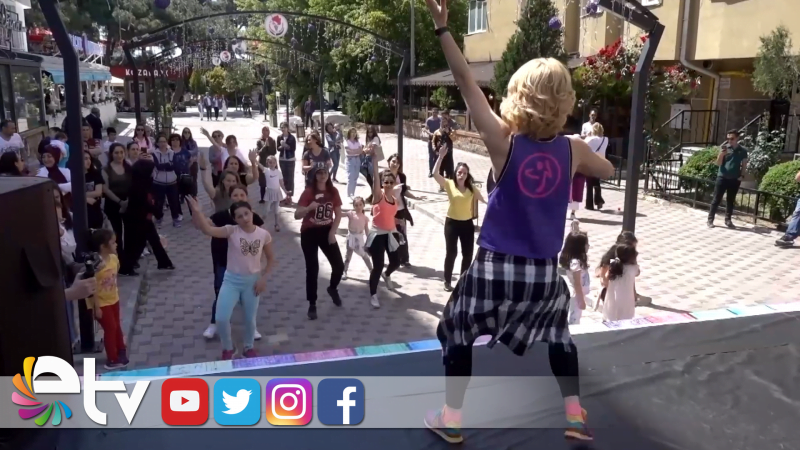 ANNELER ZUMBA DANSI YAPTI