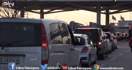 ARIZA SEBEBİYLE ARAÇ KUYRUKLARI OLUŞTU