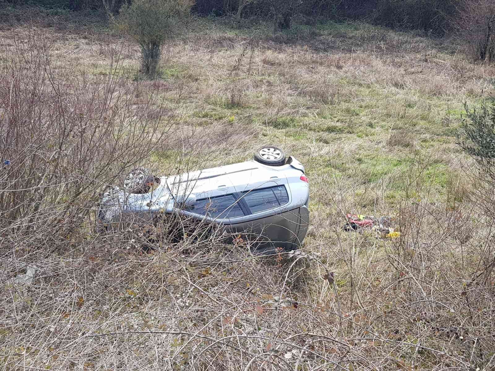 Aynı yerde 5 günde 3’üncü kaza Yalova-Armutlu karayolunda sürücüsün direksiyon hakimiyetini kaybettiği otomobil yoldan çıkarak takla attı. Sürücü kazayı yara almadan atlatırken ...