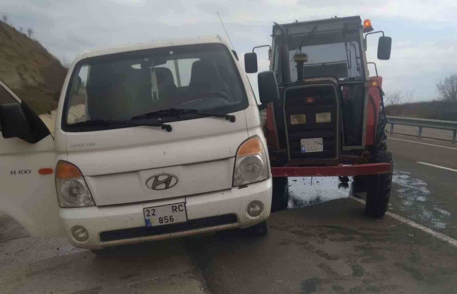 Aynı yöne giden traktör ile ticari araç çarpıştı; 1 yaralı Tekirdağ’ın Malkara ilçesinde aynı yönde seyir halinde olan ticari araç ile traktör çarpıştı. Çarpışmanın etkisiyle her iki araçta da maddi hasar ...