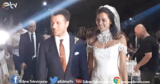 AZRA AKIN DÜNYA EVİNE GİRDİ