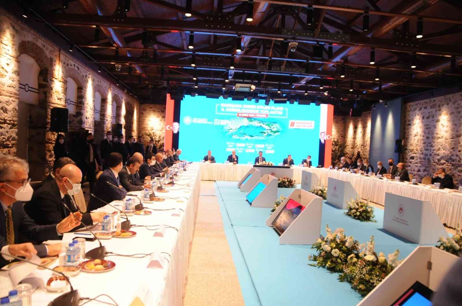 Bakan Kurum: “Marmara Denizi’nde şu an için müsilaj yoktur” Çevre Şehircilik ve İklim Değişikliği Bakanı Murat Kurum, “Marmara’da yapmış olduğumuz bilimsel araştırmalar, çalışmalar neticesinde, Marmara ...