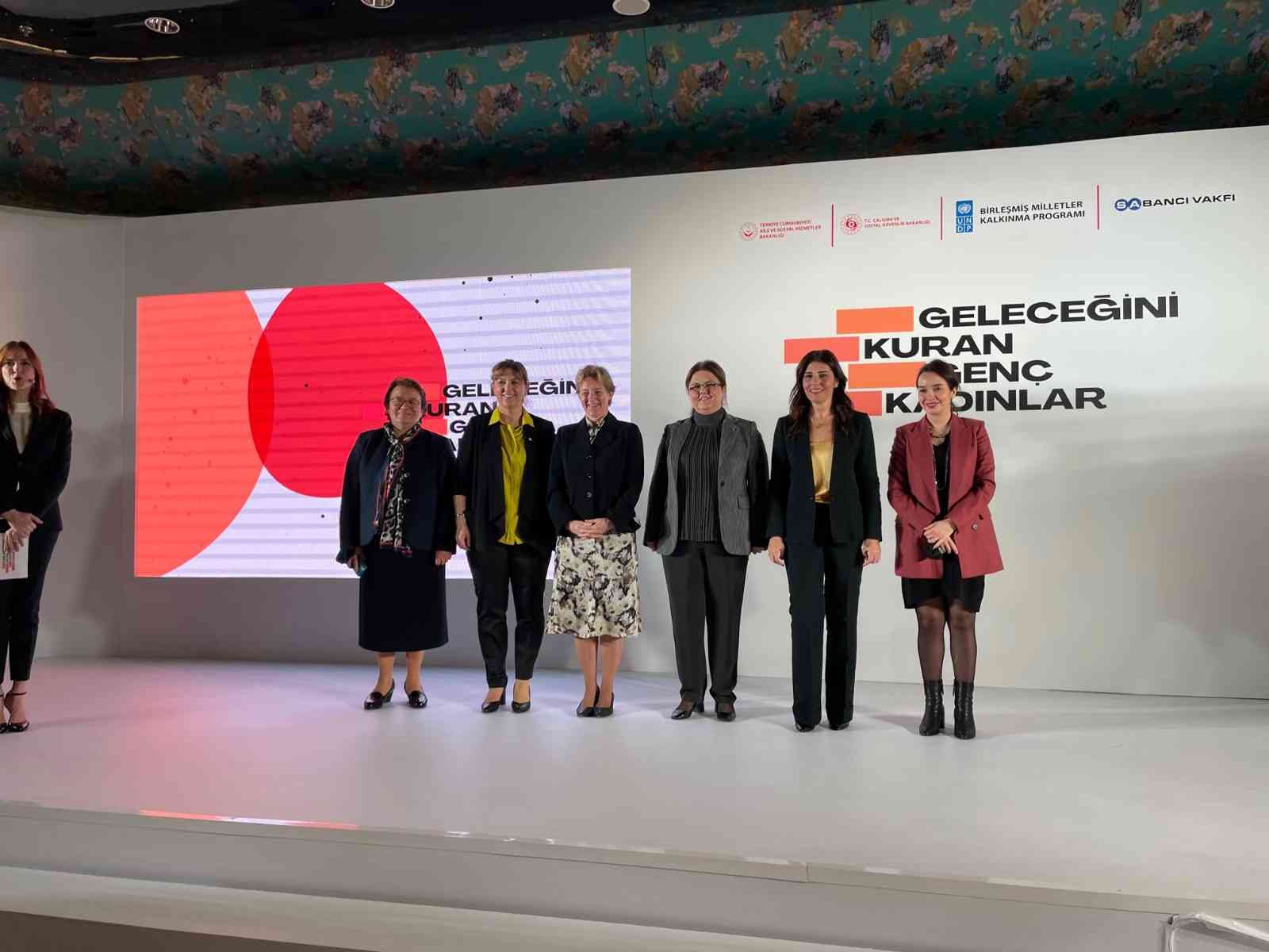 Bakan Yanık “Geleceğini Kuran Genç Kadınlar Projesi"nin tanıtım toplantısına katıldı Aile ve Sosyal Hizmetler Bakanı Derya Yanık, “Geleceğini Kuran Genç Kadınlar Projesi"nin tanıtım toplantısında yaptığı konuşmada “Kadınların iş ...