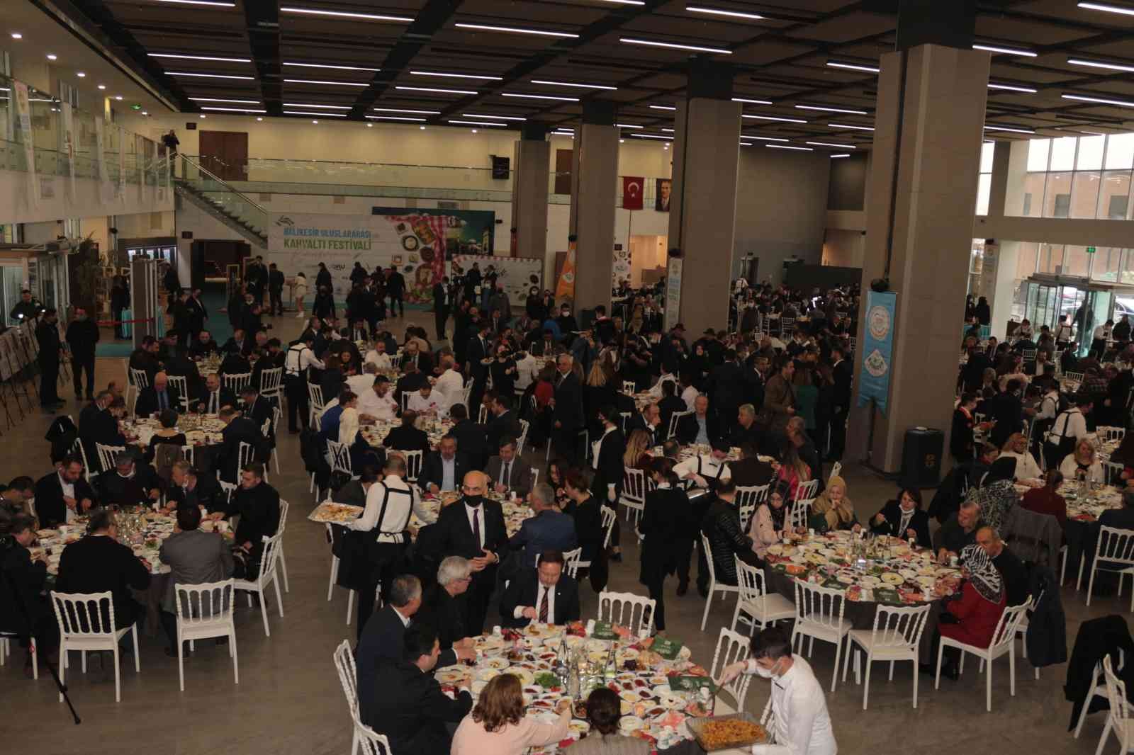 Balıkesir kahvaltısıyla tanınacak Balıkesir Valiliği ve Büyükşehir Belediyesi bünyesinde birçok kurum ve kuruluşun da desteklediği ’Balıkesir Kahvaltısı’ ile Haziran ayında ...