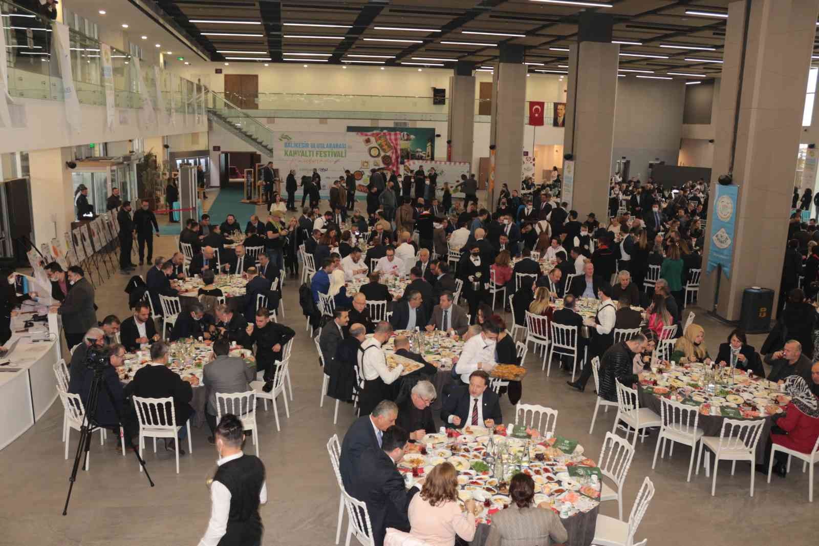 Balıkesir kahvaltısıyla tanınacak Balıkesir Valiliği ve Büyükşehir Belediyesi bünyesinde birçok kurum ve kuruluşun da desteklediği ’Balıkesir Kahvaltısı’ ile Haziran ayında ...