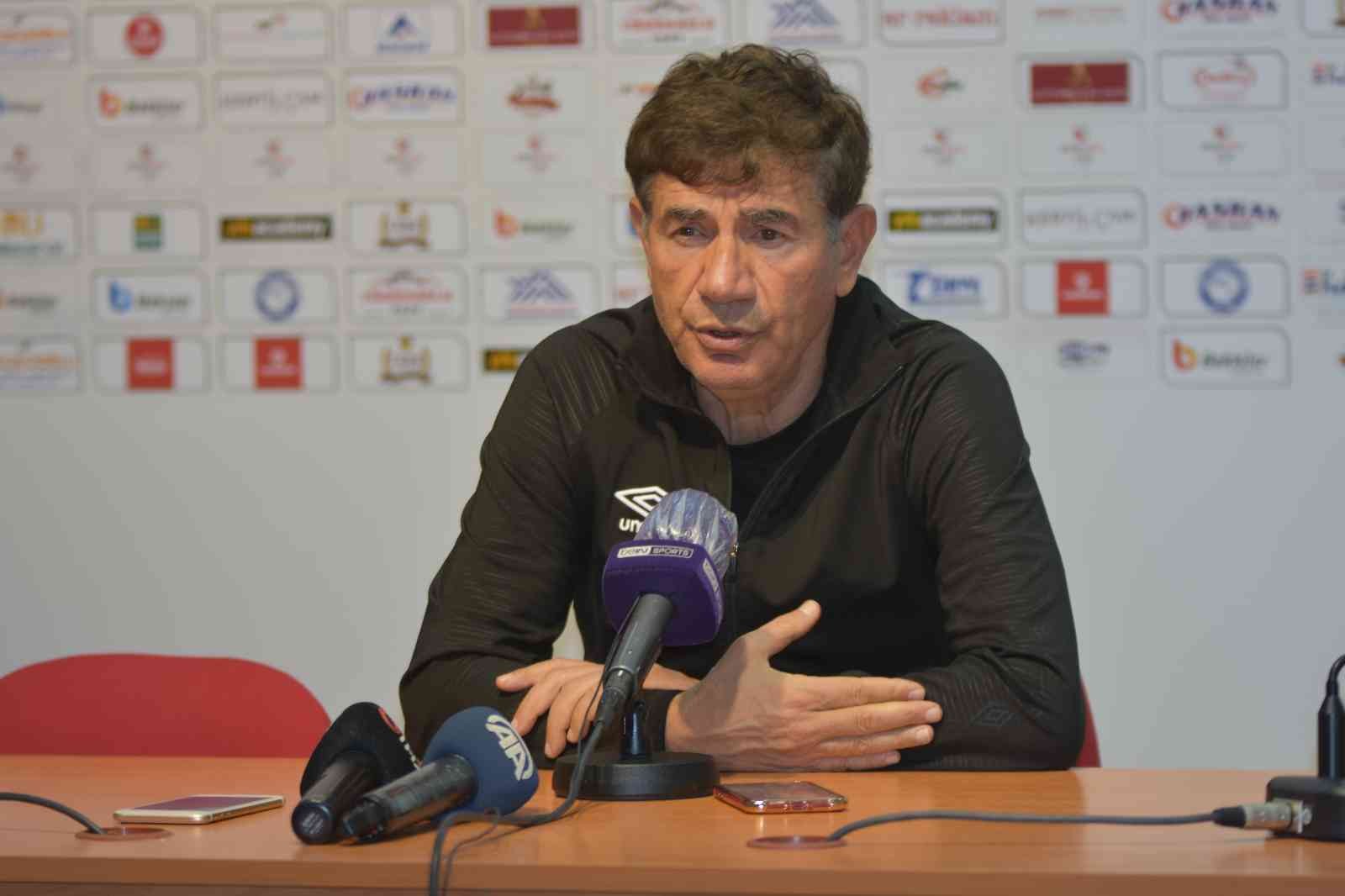 Balıkesirspor - İstanbulspor maçının ardından Spor Toto 1. Lig’in 26. haftasında konuk ettiği İstanbulspor’a 3-1 mağlup oldu. Maçın ardından iki takımın teknik sorumluları açıklamalarda ...