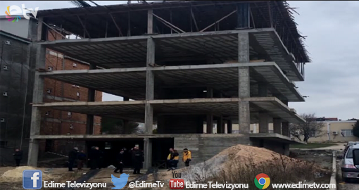 BAŞINA TAKOZ DÜŞEN İŞÇİ ÖLDÜ