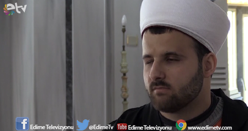 BEYAZ BASTONLU MÜEZZİN AZMİYLE ÖRNEK OLUYOR