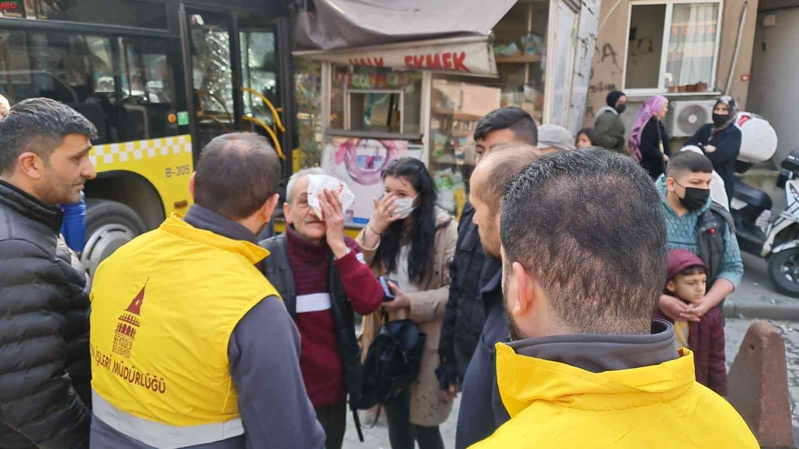 Beyoğlu’nda İETT otobüsü Halk Ekmek büfesine daldı, kazada büfedeki görevli yaralandı. Beyoğlu Belediye Başkanı Haydar Ali Yıldız sosyal medya ...