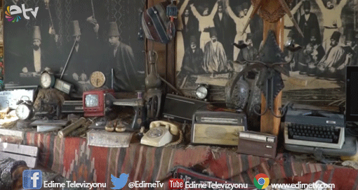 BİRİKTİRDİĞİ EŞYALARLA EVİNİ MÜZE PANSİYON YAPTI