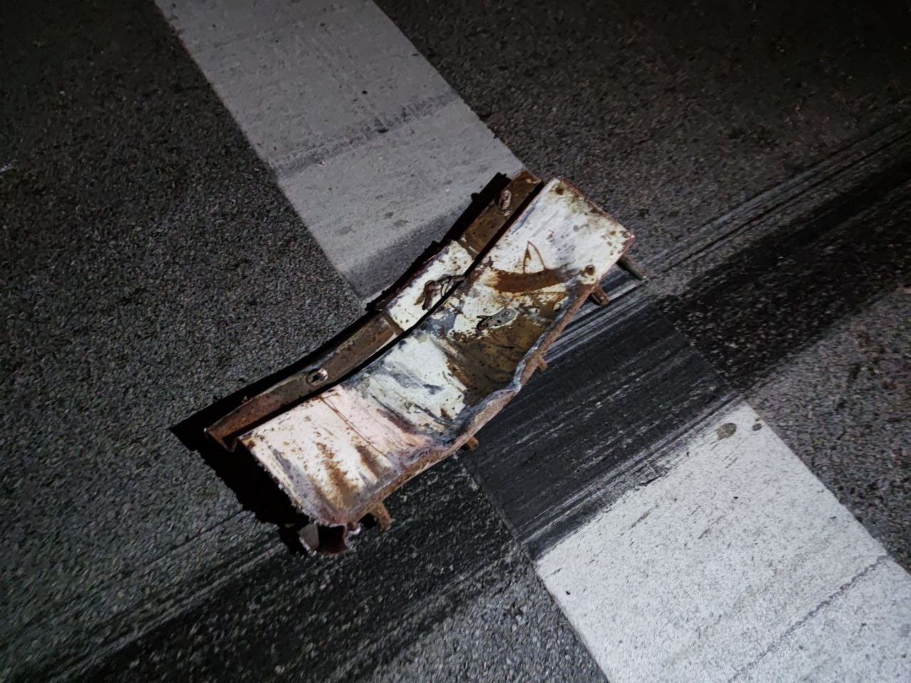 Bursa’da et yüklü kamyon virajı alamayarak devrildi: 1 ölü 1 yaralı Bursa’da et yüklü kamyon virajı alamayarak yan yattı. Kazanın şiddetiyle sürücü kabininin bariyerlere çarpması sonucu olay yerinde hayatını ...