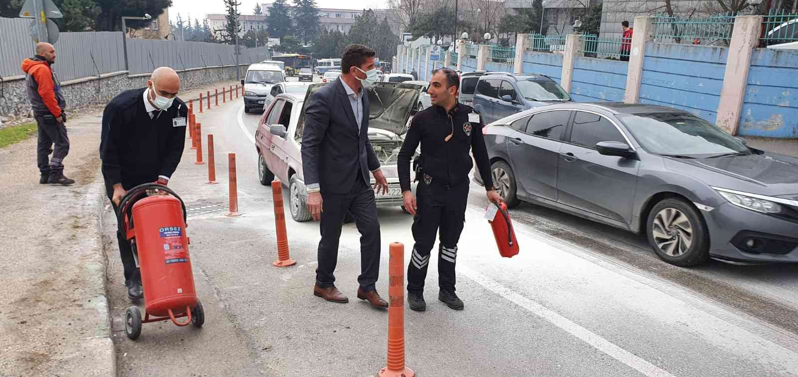 Bursa’da otomobil yangını tüplü müdahale sonucu büyümeden söndürüldü Bursa’da otomobil yangını güvenlikçilerin tüplü erken müdahalesi sonucu büyümeden söndürüldü. Olay, merkez Yıldırım ilçesi Mimarsinan Mahallesi ...