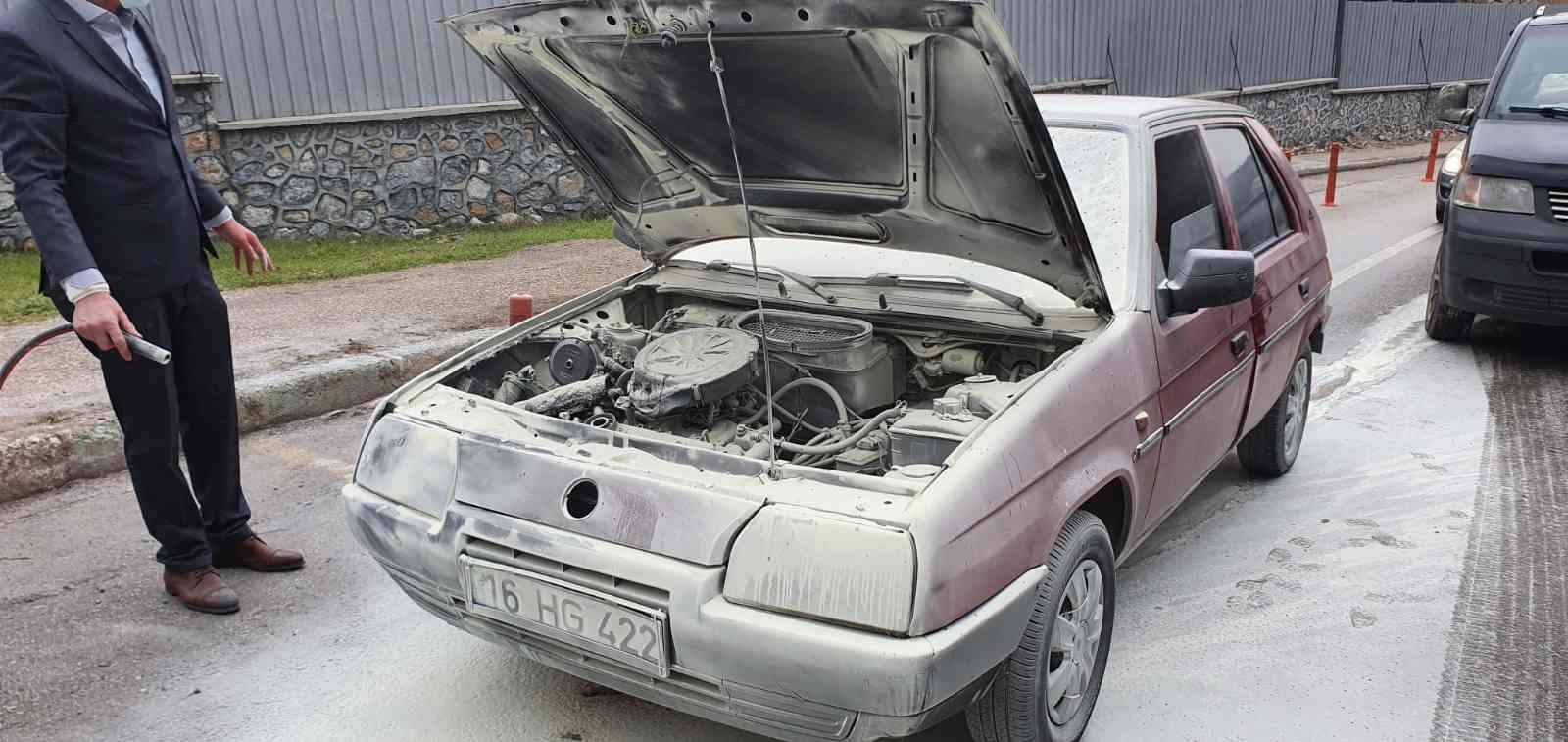 Bursa’da otomobil yangını tüplü müdahale sonucu büyümeden söndürüldü Bursa’da otomobil yangını güvenlikçilerin tüplü erken müdahalesi sonucu büyümeden söndürüldü. Olay, merkez Yıldırım ilçesi Mimarsinan Mahallesi ...