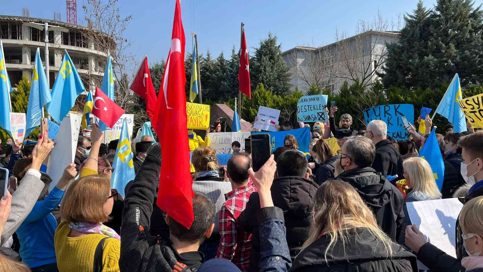 Bursa’da yaşayan Ukraynalı vatandaşlarından ’Rusya’ protestosu Bursa’da yaşayan Ukraynalı ve Bursalılar Rusya’yı protesto etti. Bursa’nın Nilüfer ilçesi Mikolayiv Barış parkında düzenlenen basın açıklamasına ...