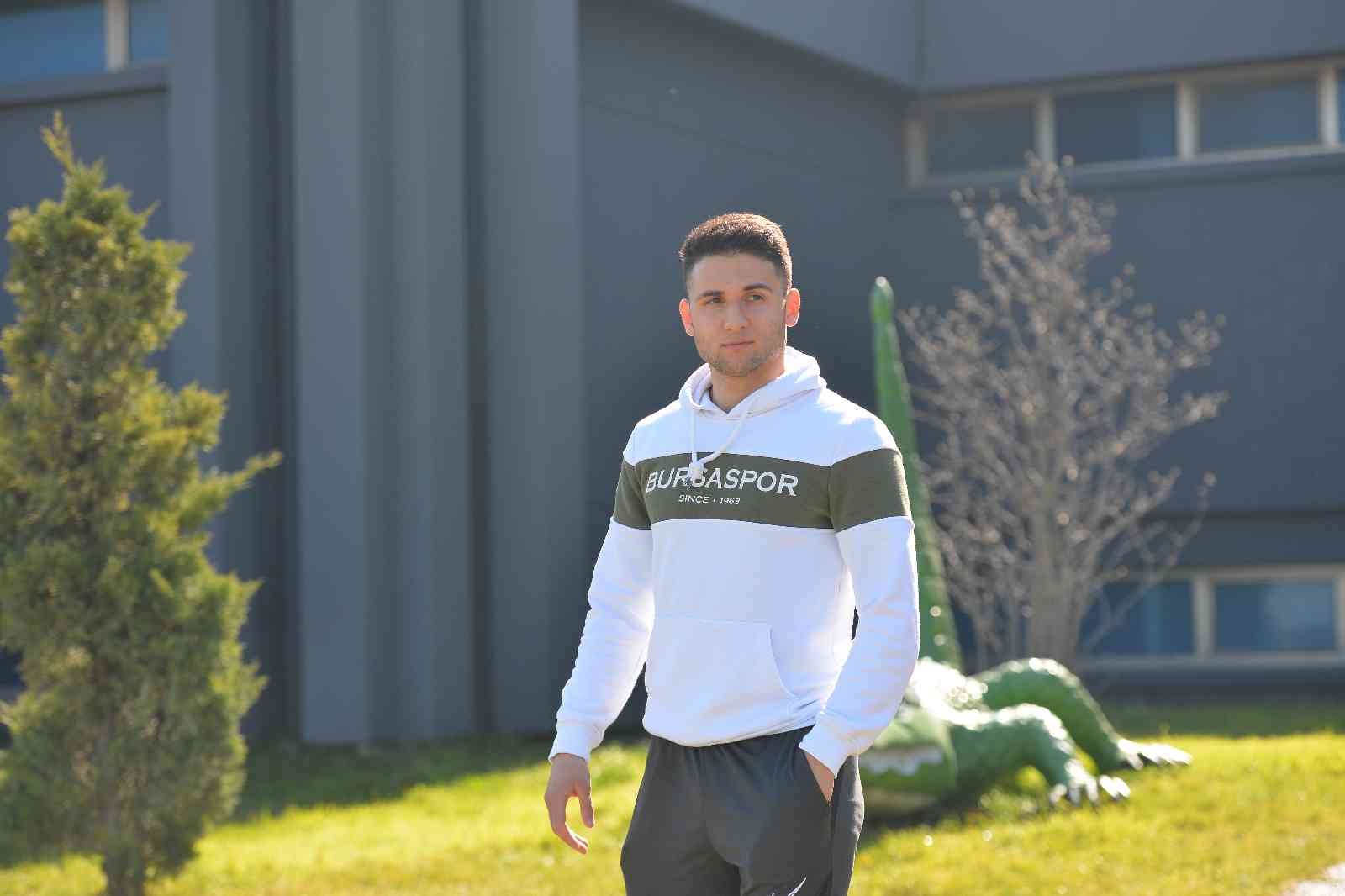 Bursaspor, Ankara’ya gitti Bursaspor, yarın akşam deplasmanda karşılaşacağı Ankaragücü maçı için bugün kara yolu ile Ankara’ya hareket etti. Sakatlıktan kurtulan Hasan ...