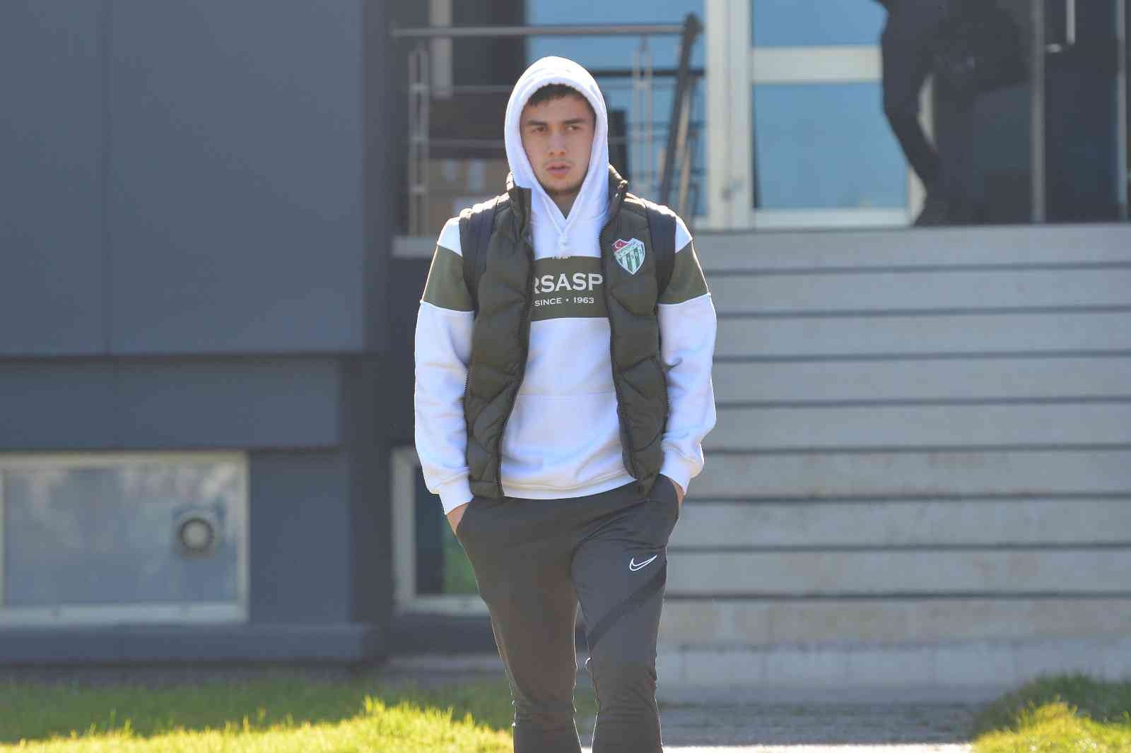 Bursaspor, Ankara’ya gitti Bursaspor, yarın akşam deplasmanda karşılaşacağı Ankaragücü maçı için bugün kara yolu ile Ankara’ya hareket etti. Sakatlıktan kurtulan Hasan ...