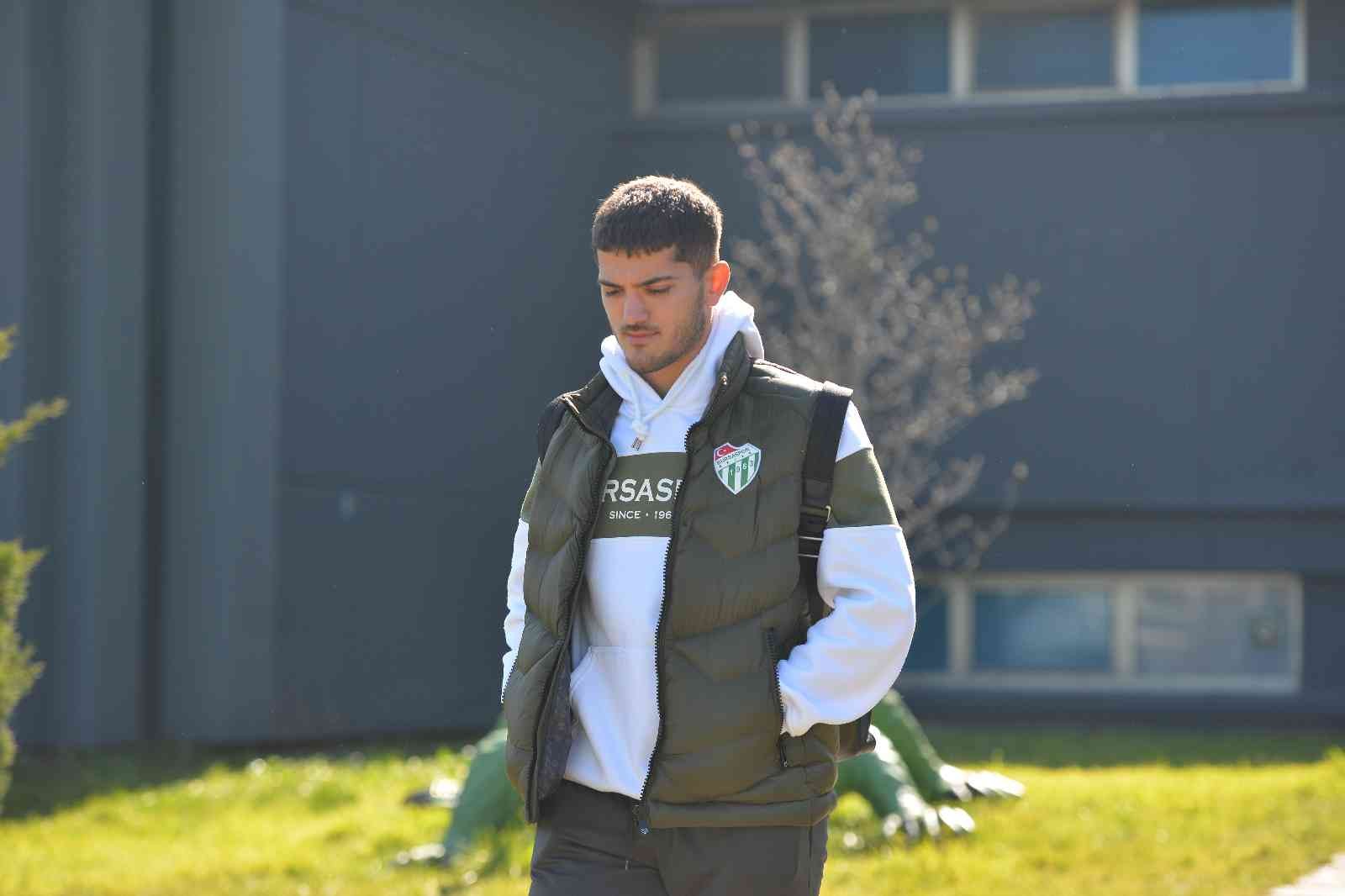 Bursaspor, Ankara’ya gitti Bursaspor, yarın akşam deplasmanda karşılaşacağı Ankaragücü maçı için bugün kara yolu ile Ankara’ya hareket etti. Sakatlıktan kurtulan Hasan ...