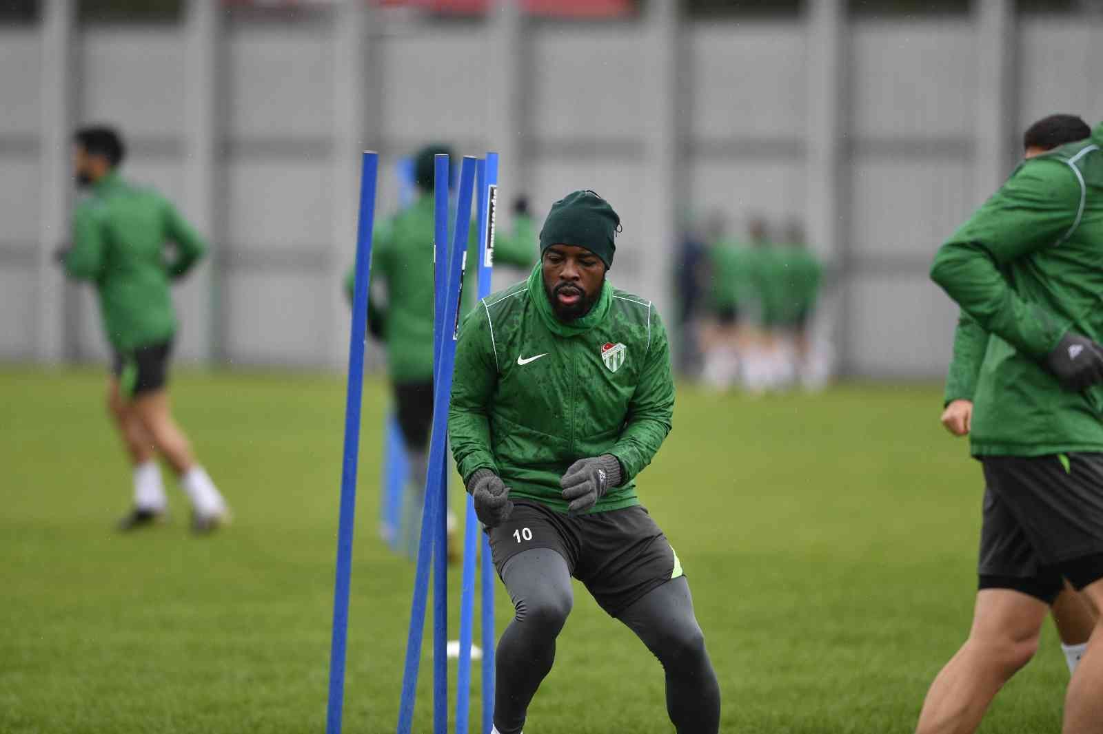 Bursaspor dayanıklılık çalıştı Spor Toto 1. Lig’in 27. haftasında deplasmanda Boluspor ile karşılaşacak olan Bursaspor, sabah saatlerinde yaptığı antrenmanla maçın ...