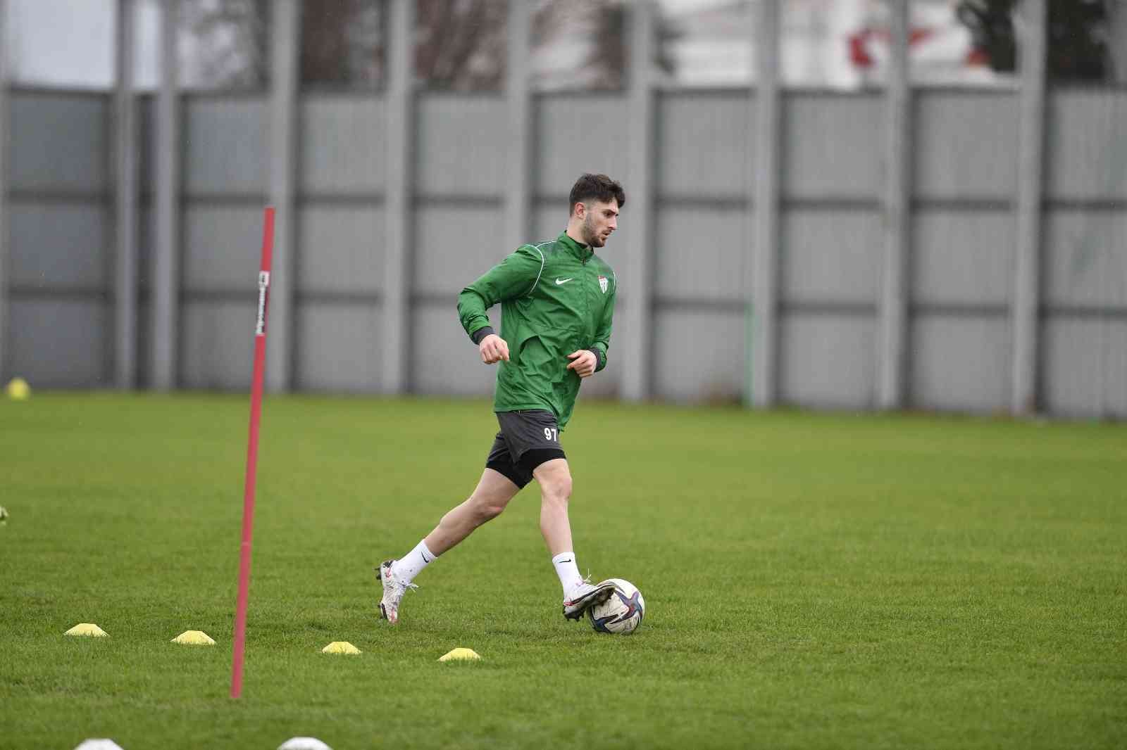 Bursaspor dayanıklılık çalıştı Spor Toto 1. Lig’in 27. haftasında deplasmanda Boluspor ile karşılaşacak olan Bursaspor, sabah saatlerinde yaptığı antrenmanla maçın ...