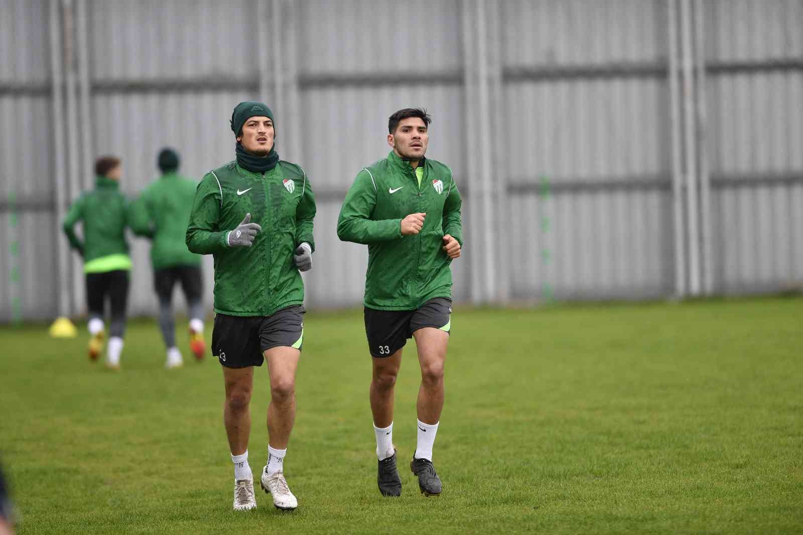 Bursaspor dayanıklılık çalıştı Spor Toto 1. Lig’in 27. haftasında deplasmanda Boluspor ile karşılaşacak olan Bursaspor, sabah saatlerinde yaptığı antrenmanla maçın ...