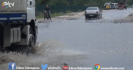 CADDE VE SOKAKLAR GÖLE DÖNDÜ