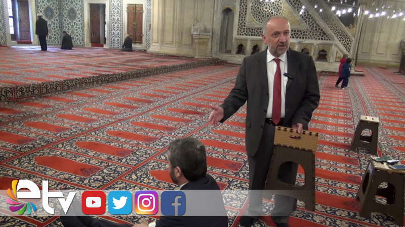 CAMİLERDE OTURAK KALKTI KATLANABİLİR TABURE GELDİ