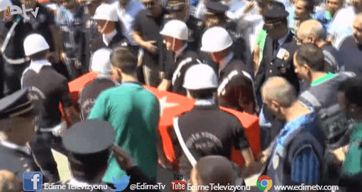 ÇANAKKALE ŞEHİDİNE AĞLIYOR