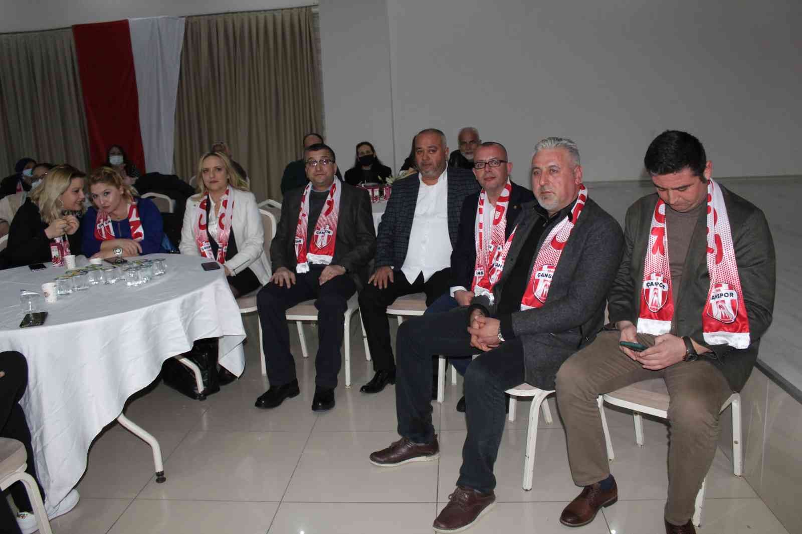 Çanspor dayanışma gecesi düzenlendi Çanakkale’nin Çan ilçesinde Çanspor’a destek ve dayanışma gecesi düzenlendi. Çan belediyesi düğün salonunda düzenlenen dayanışma ve destek ...