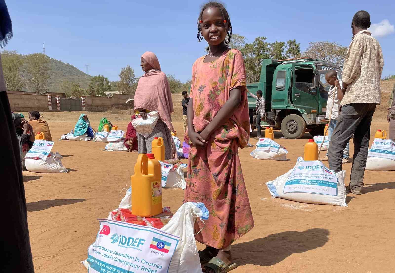 Çatışma ve kuraklık yaşayan Etiyopya yardım bekliyor Etiyopya’da etkili olan aşırı sıcakların yol açtığı kuraklık ve kıtlık ile birlikte, ülkede devam eden iç savaşın yerinden ettiği milyonlarca ...