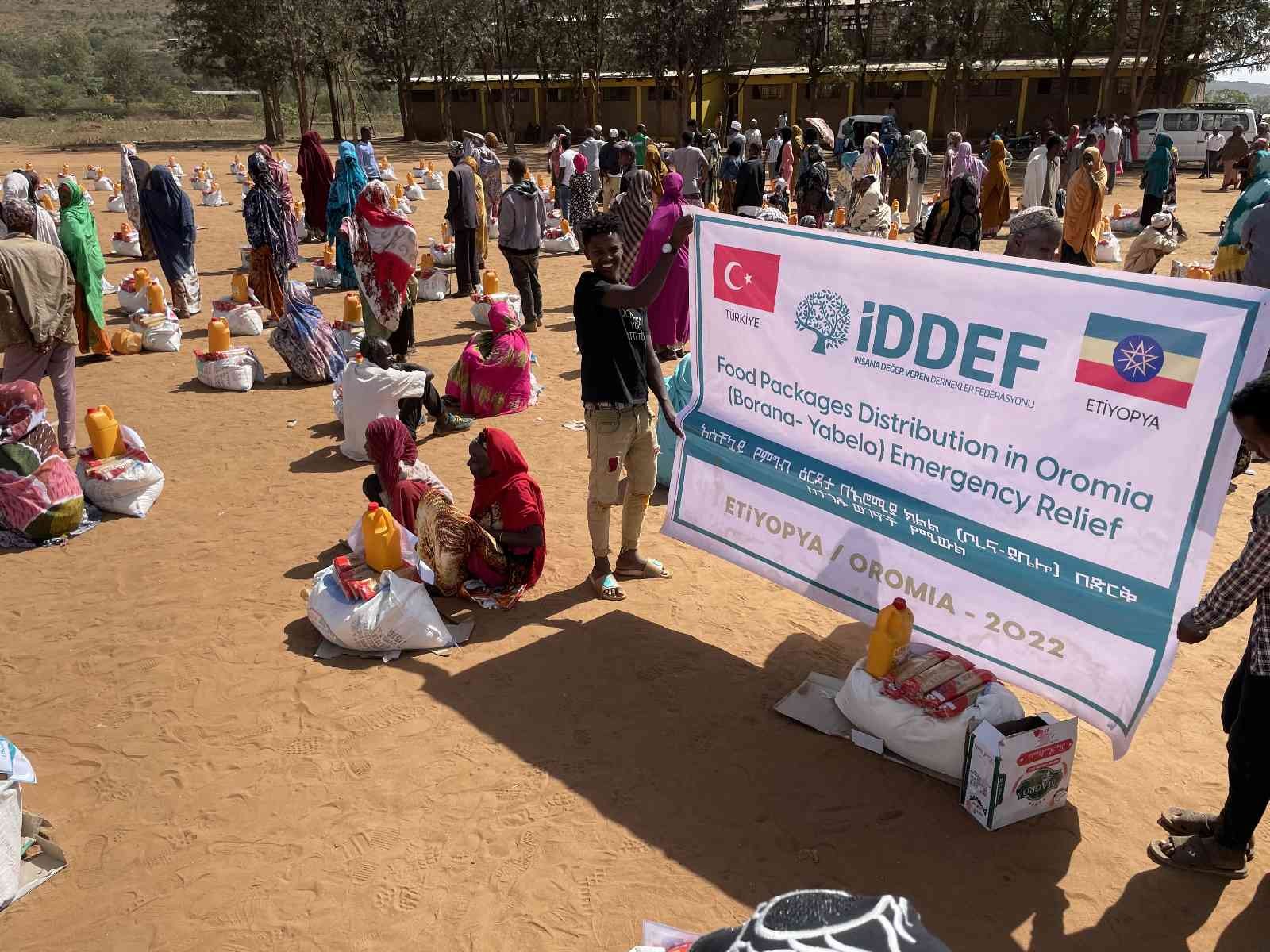 Çatışma ve kuraklık yaşayan Etiyopya yardım bekliyor Etiyopya’da etkili olan aşırı sıcakların yol açtığı kuraklık ve kıtlık ile birlikte, ülkede devam eden iç savaşın yerinden ettiği milyonlarca ...