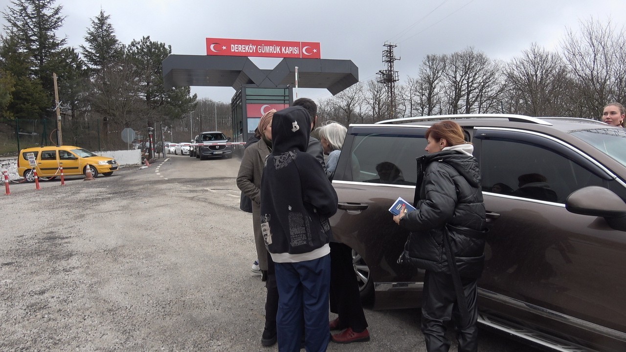 Çatışmalardan kaçan Ukraynalı ve Türk vatandaşları Türkiye’ye gelmeye devam ediyor Rusya’nın saldırısı sonrası Ukraynalılar ve Türk vatandaşları Türkiye’ye gelmeye devam ediyor. Rusya’nın saldırısı üzerine kendi araçları ile ...