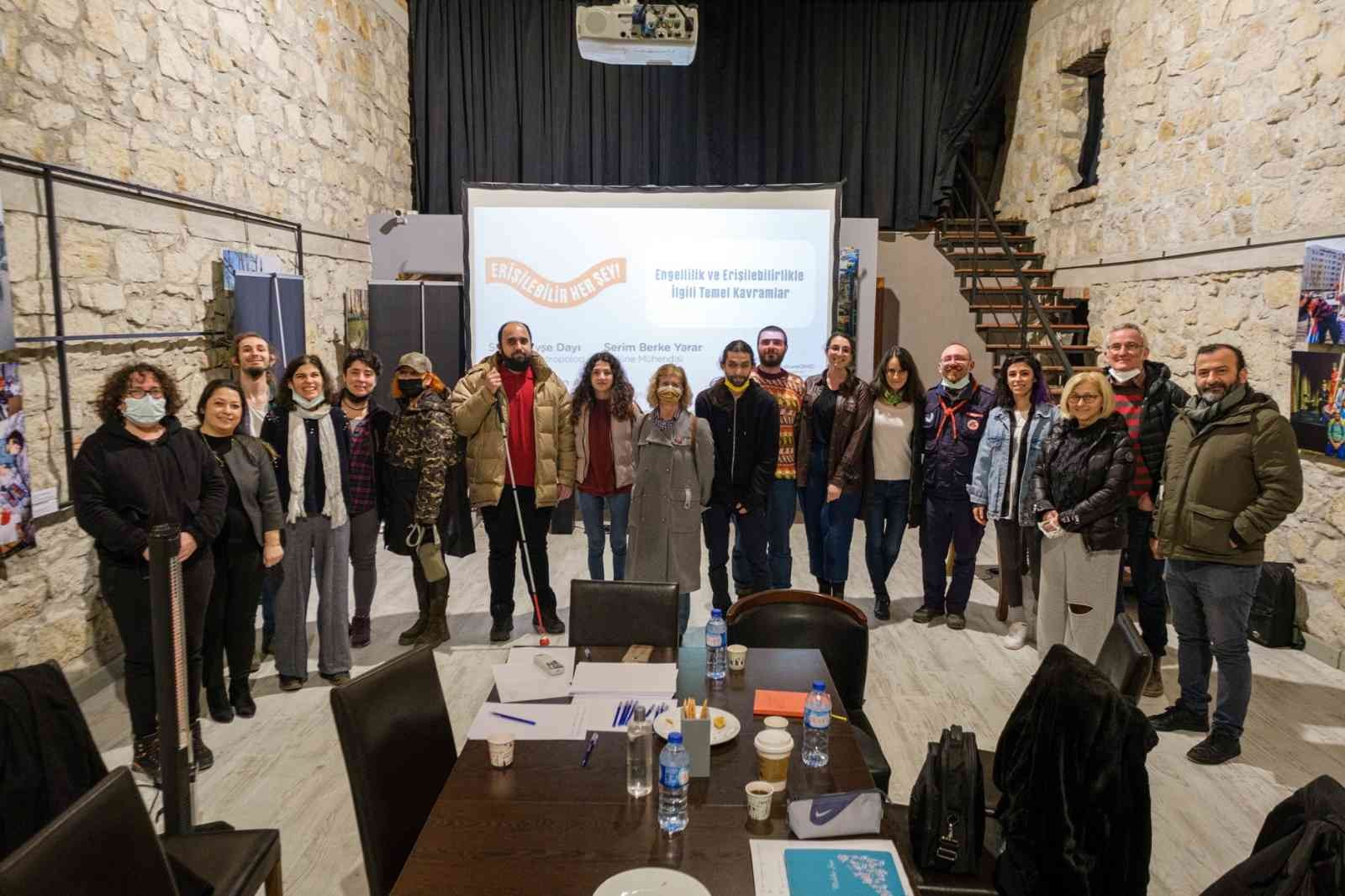 Çanakkale Erişilebilir Kültür Ekosistemi (ÇEKE) Projesi eğitimleri Mahal’de gerçekleştirildi. Erişilebilir Her Şey ile Troya Kültür Derneği ...