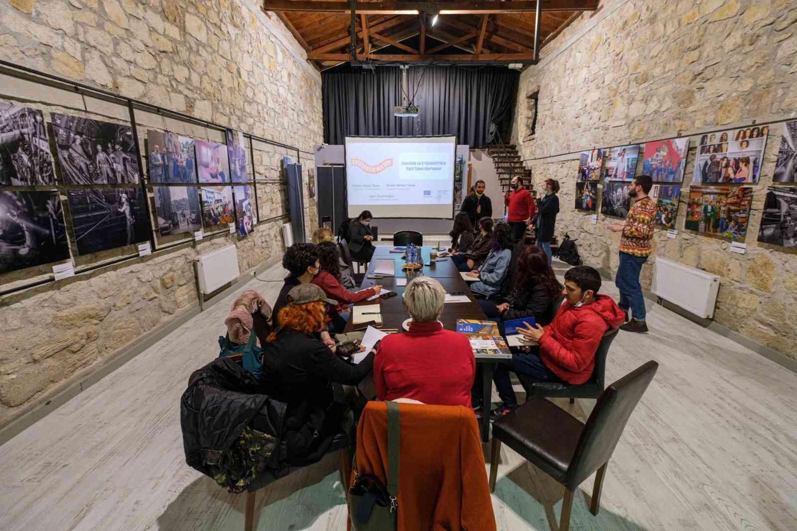 Çanakkale Erişilebilir Kültür Ekosistemi (ÇEKE) Projesi eğitimleri Mahal’de gerçekleştirildi. Erişilebilir Her Şey ile Troya Kültür Derneği ...