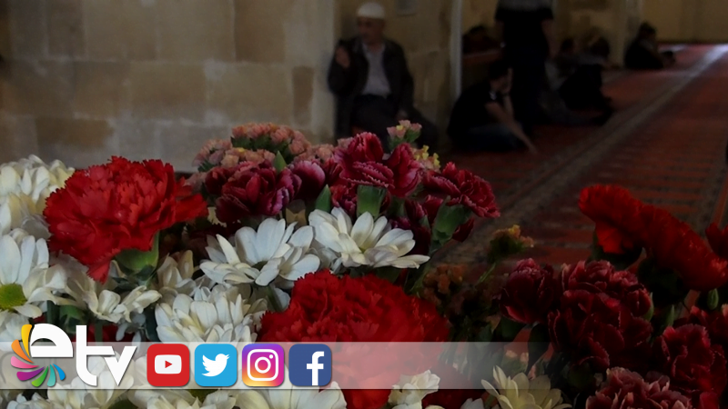 CUMA NAMAZINI ÇİÇEKLER ARASINDA KILDILAR