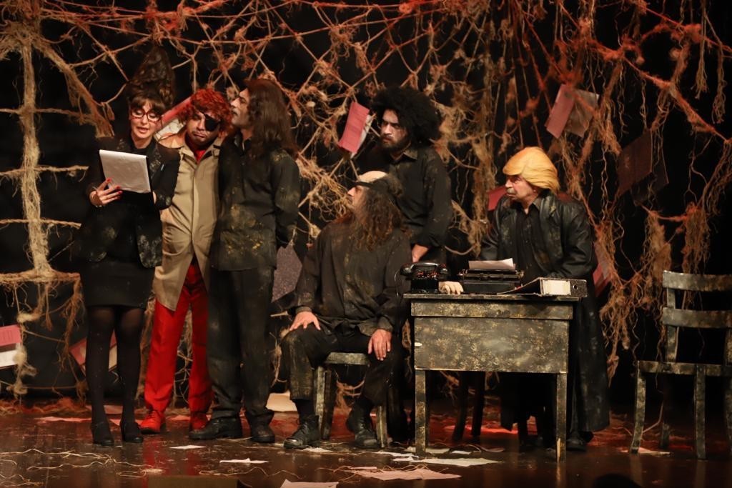 Dario Fo’nun ünlü eseri ‘Bir Anarşistin Kaza Sonucu Ölümü’ Kartal’da sahnelendi Nobel ödüllü ünlü İtalyan oyun yazarı Dario Fo’nun 1969 yılında Milano’da yaşanan bir olaydan esinlenip yazdığı ve yargının çöktüğü bir toplumu ...