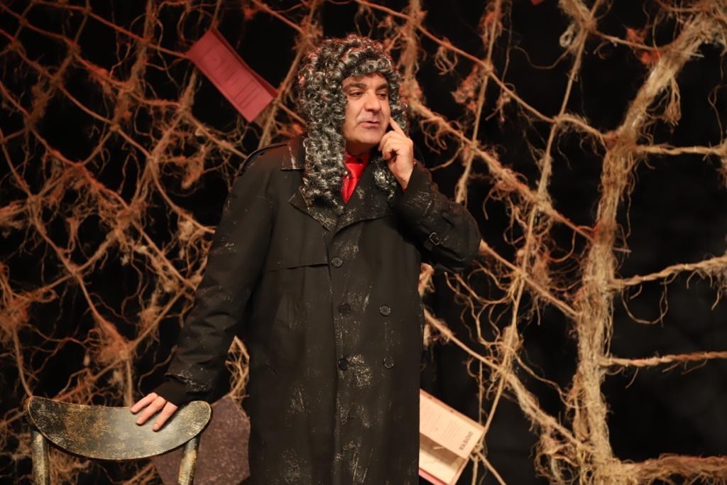 Dario Fo’nun ünlü eseri ‘Bir Anarşistin Kaza Sonucu Ölümü’ Kartal’da sahnelendi Nobel ödüllü ünlü İtalyan oyun yazarı Dario Fo’nun 1969 yılında Milano’da yaşanan bir olaydan esinlenip yazdığı ve yargının çöktüğü bir toplumu ...