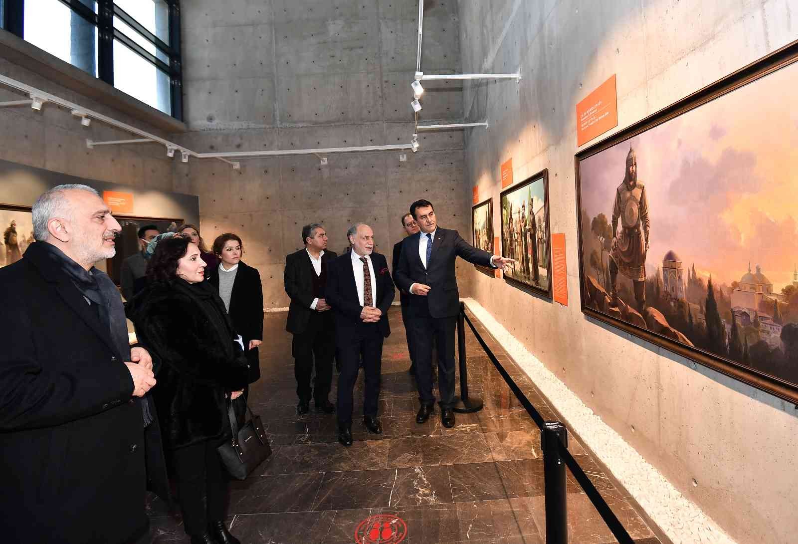 Darülaceze yönetimi 1326 Bursa Fetih Müzesi’ni gezdi Osmangazi Belediye Başkanı Mustafa Dündar, ziyaret için gelen Darülaceze Başkanı Hamza Cebeci ve yönetim kurulu üyelerini Panorama 1326 Bursa ...